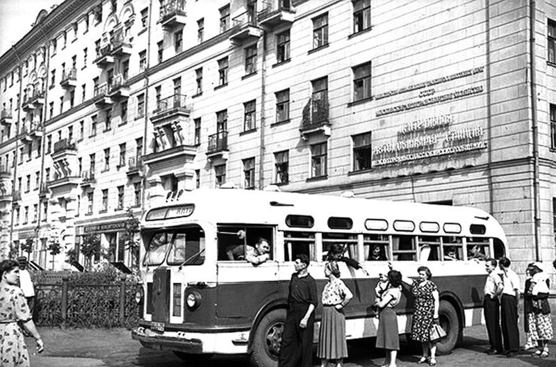 Рейсовый автобус из Москвы в Ялту через города Харьков и Симферополь, 1950 год