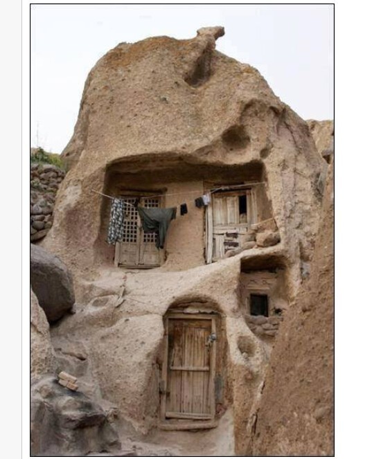 700-летний дом в Ираке, высеченный в скалах.