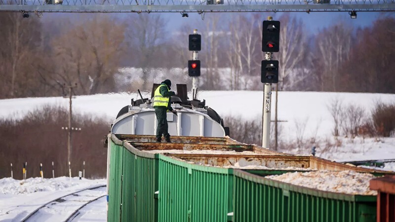 Украина захватила белорусские вагоны — вслед за российскими локомотивами
