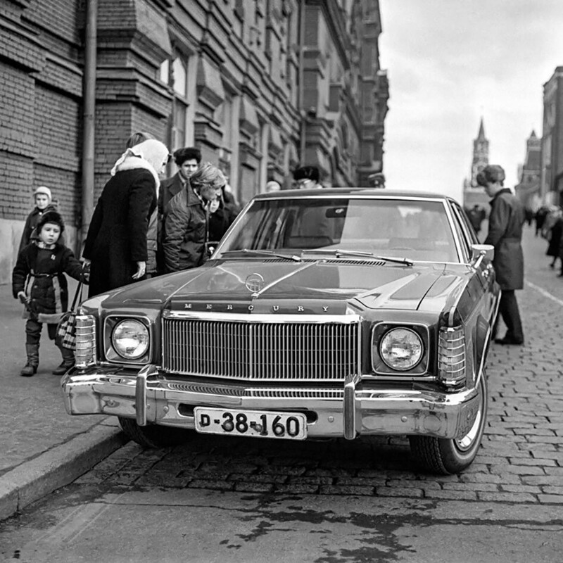Mercury Grand Monarch Ghia. Москва, Кремлёвский проезд, Государственный исторический музей, 1975 год
