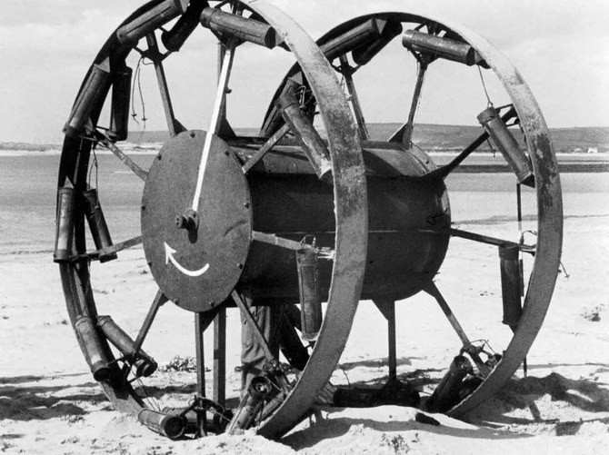 11. Во Вторую мировую войну британцы изобрели "Большой Панджандрум": катушку со взрывчаткой, которая должна была въезжать в препятствия, пуляя на ходу ракетами, а затем взрываться. Не сработало.