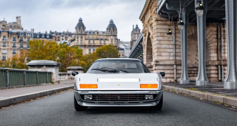 Красива, как Брижит Бардо: Ferrari 1982 года, принадлежавшая Жану-Полю Бельмондо выставлена на продажу
