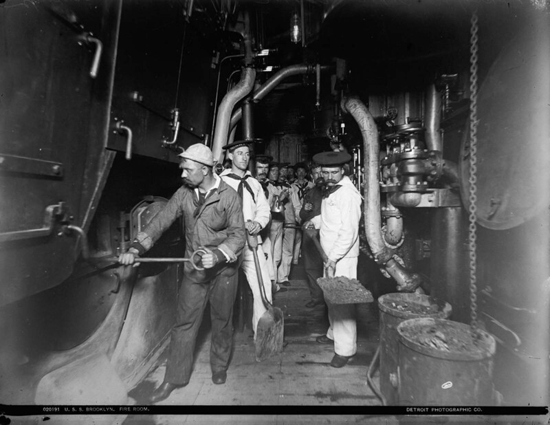 На борту крейсера "Бруклин": жизнь моряков на военном корабле, снимки 1896 года