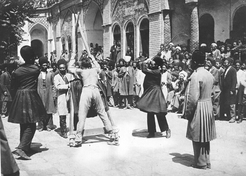 Публичная порка согласно норм шариата. Персия (Иран). 1910-е