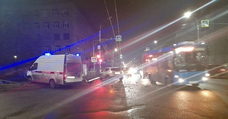 Водитель скорой помощи спешил на вызов и устроил ДТП в Рязани
