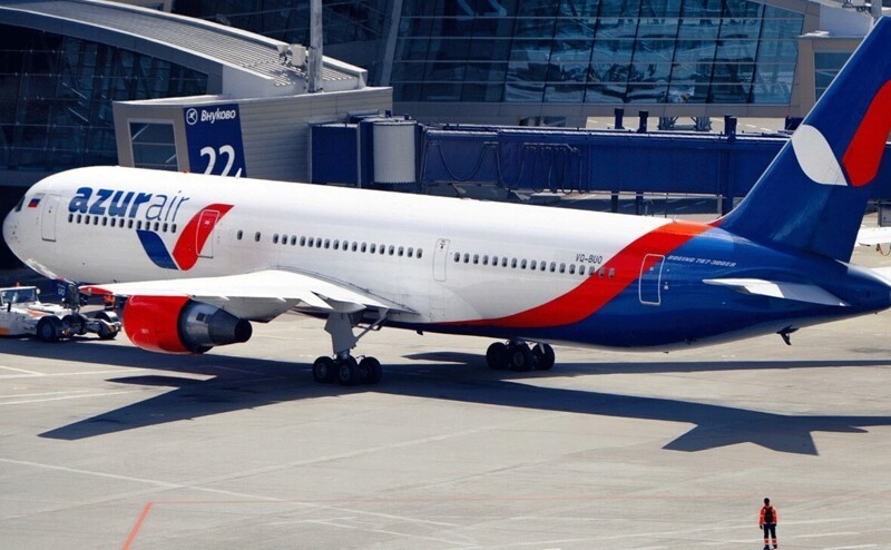 Авиакомпания Azur Air накормила своих пассажиров «Дошираком»