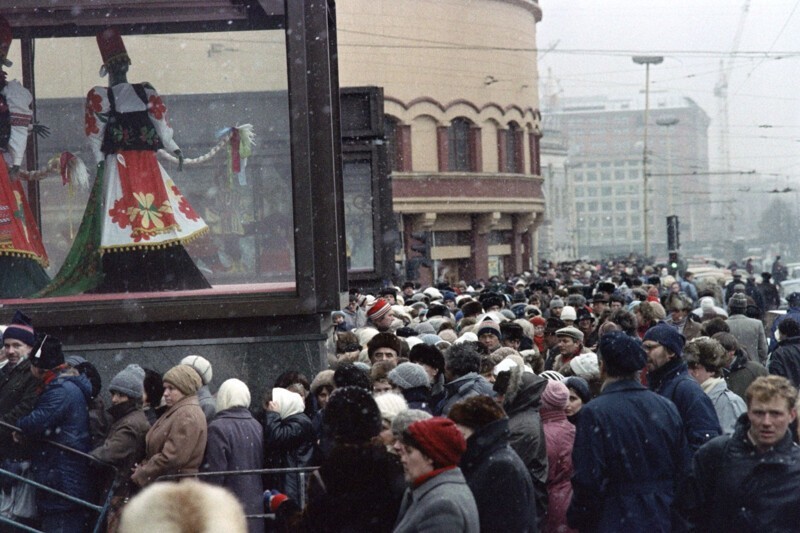 Очередь у магазина в Москве. 14 декабря