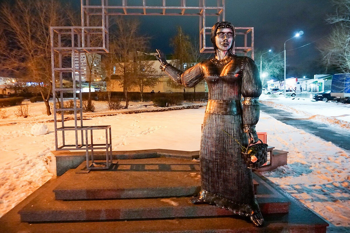 Воронежская статуя Аленки