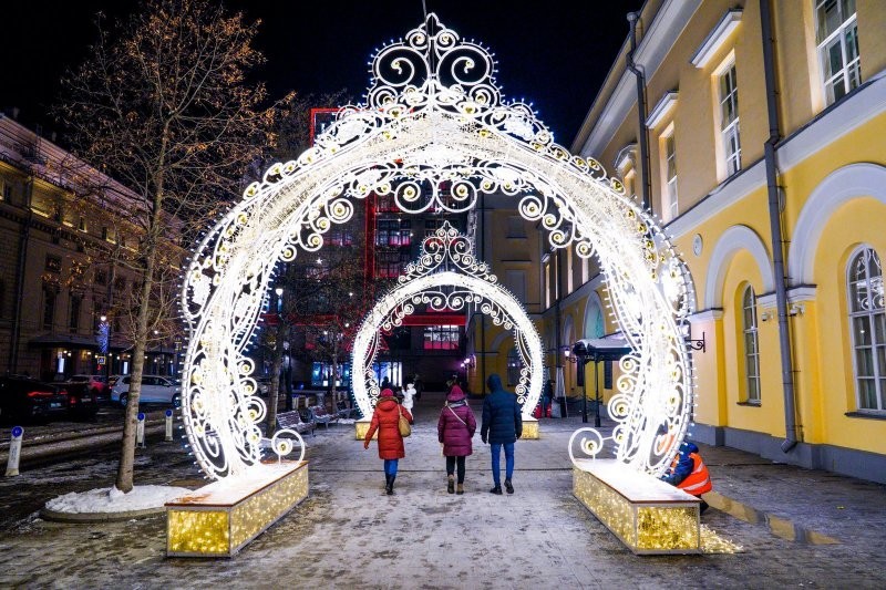 В Москве включили новогоднее освещение
