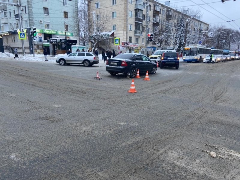 Когда все куда-то спешат: массовая авария в Кирове