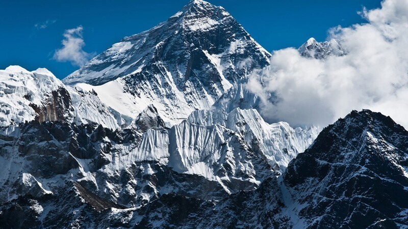 16. Вершина Эвереста сделана из морского известняка, который когда-то находился на дне океана