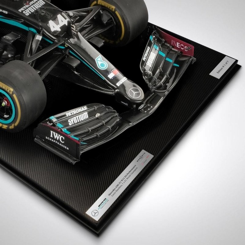 Крутая модель гоночного болида чемпиона Формулы-1 Льюиса Хэмилтона за безумные $ 35.000
