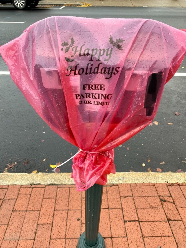 В некоторых городах США парковку делают бесплатной на праздники
