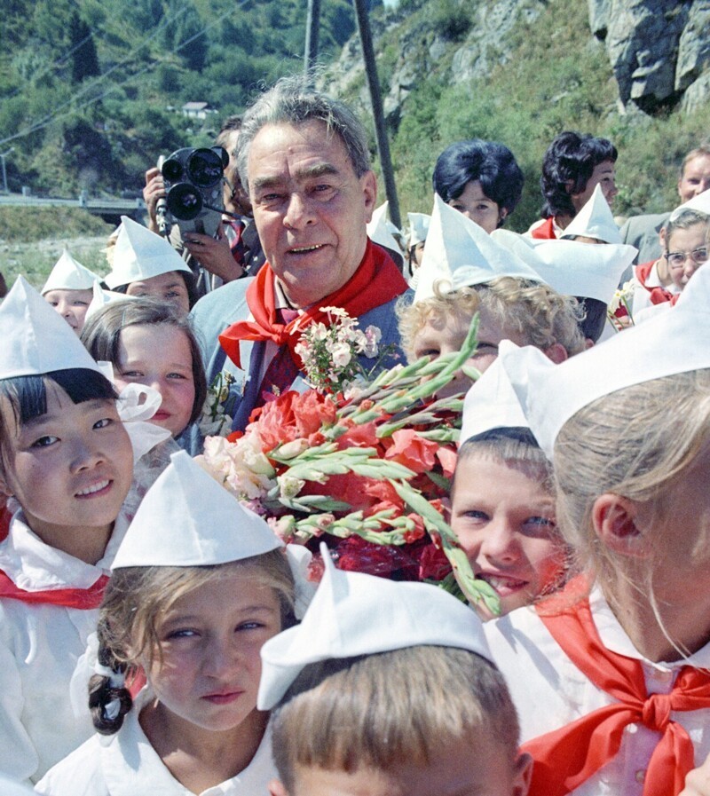 Пятизвездочный генсек: 115 лет со дня рождения Леонида Брежнева