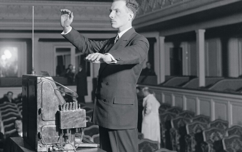 Наука на службе у искусства: история создания первого электронного инструмента советским инженером
