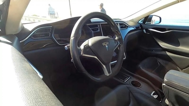 Оцените состояние Tesla Model S, которая проехала почти 700 тысяч километров