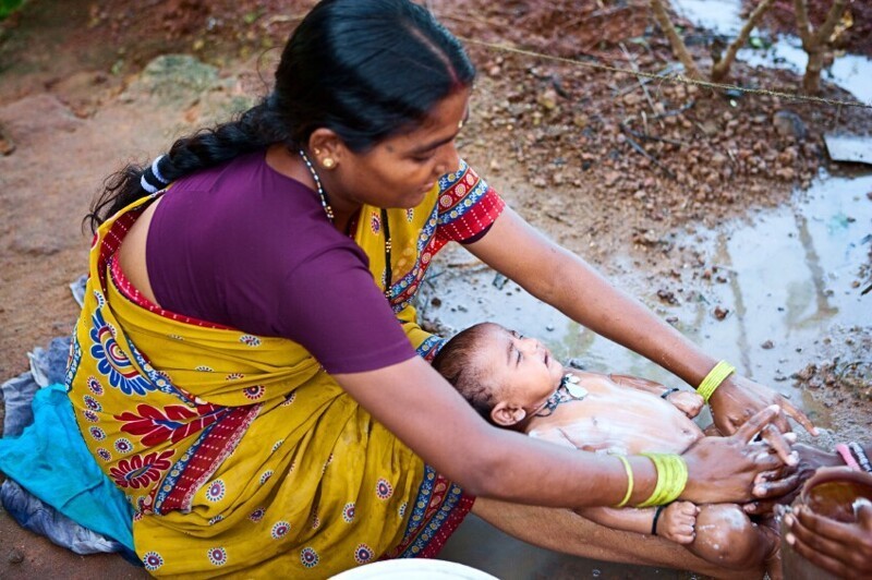 Когда бродячие собаки милосерднее родителей: история спасения новорожденной в Индии