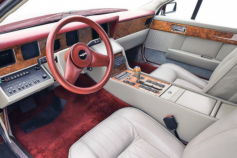 Интерьер рестайлингового Aston Martin Lagonda 1987