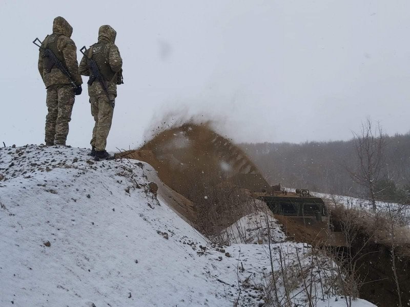 Готовятся к земле - на украине укрепляют «уязвимые» участки на границе с Россией