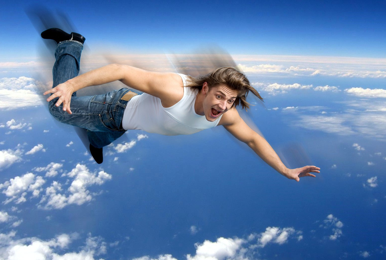 Сойти полететь. Летающий человек. Человек падает с неба. Человек в полёте. Полет в прыжке.