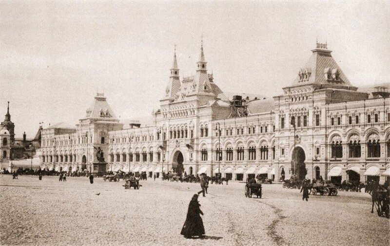 14.12.1893 — в Москве на Красной площади торжественно открыты Верхние торговые ряды (ныне торговый комплекс ГУМ)