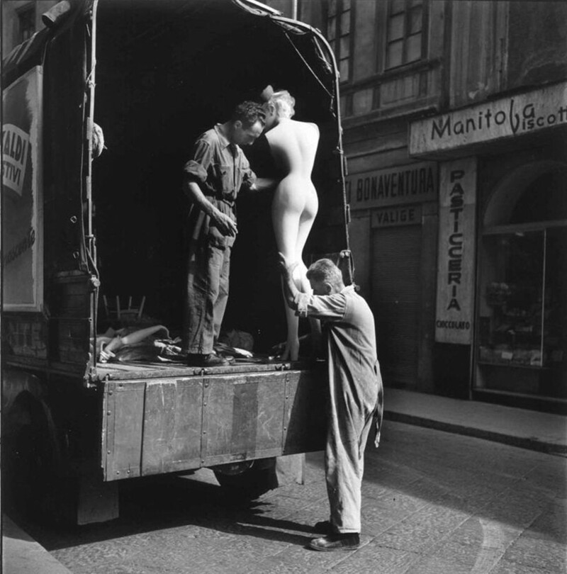 Не кантовать! Фотограф Эллиотт Эрвитт. Милан, Италия, 1949 год