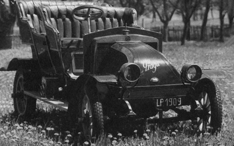 Первый автомобиль фирмы — Praga Charon 1907 год
