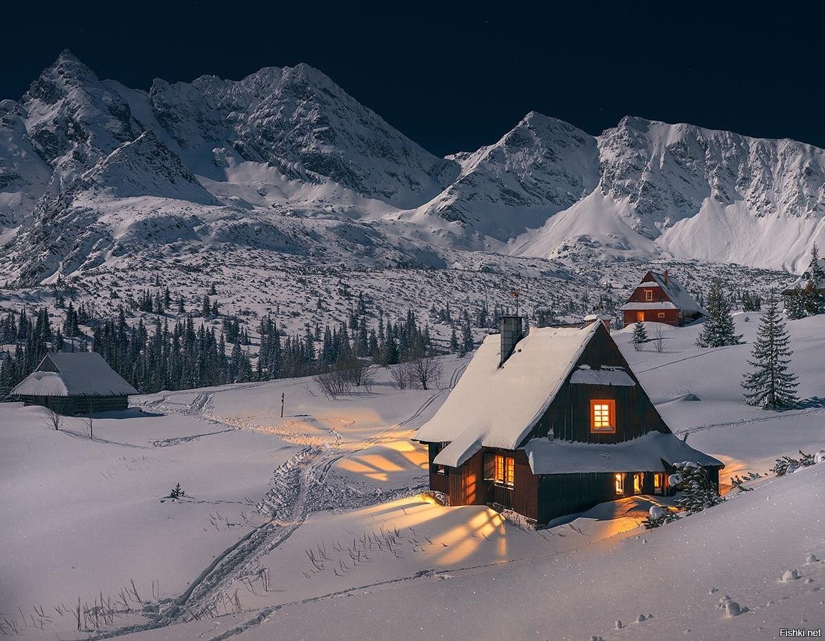 Снежка домики. Снежные Альпы Швейцарии. Домик в горах. Дом в заснеженных горах. Домик в снежных горах.