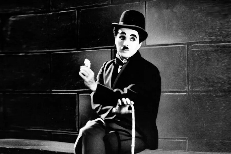 Актер Чарли Чаплин скончался от кровоизлияния в мозг.