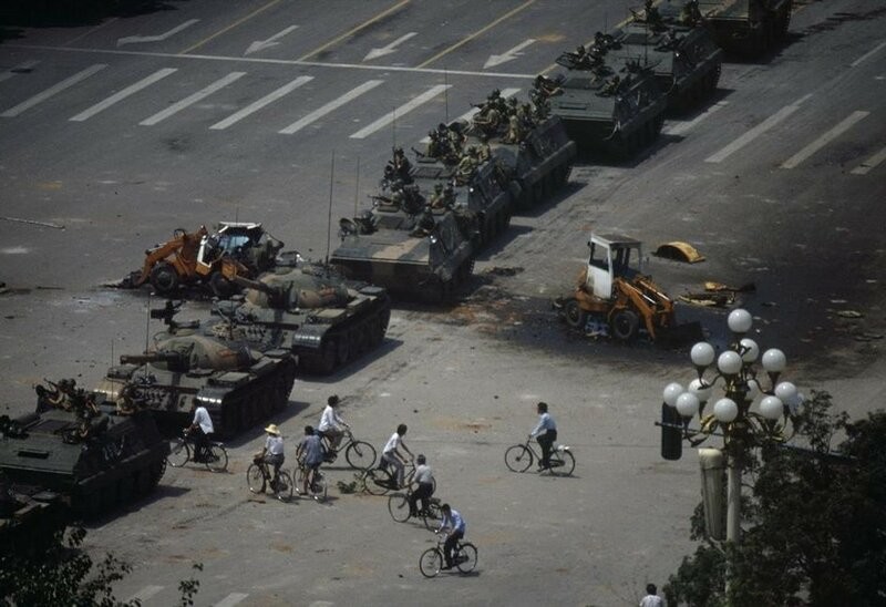 танки по площади тяньаньмэнь