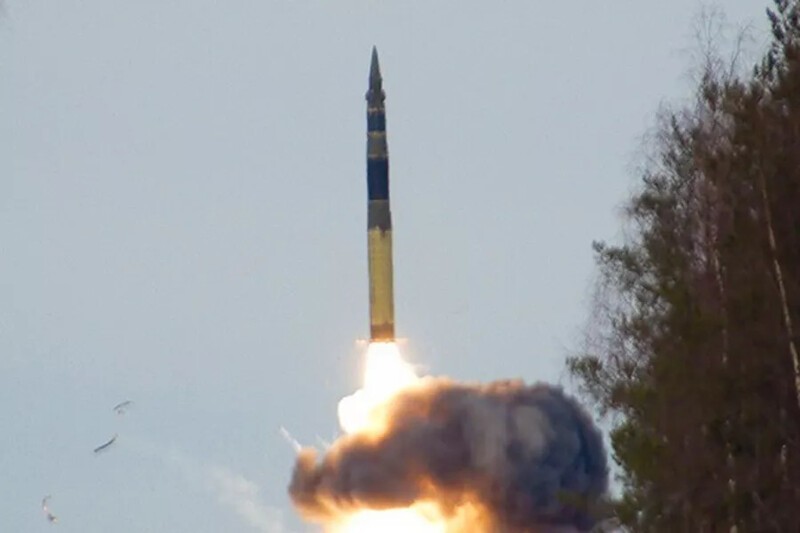 Проведен испытательный пуск баллистической ракеты Тополь.