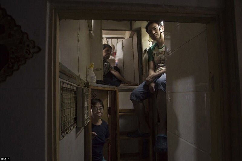 Как живут гонконгцы в своих "квартирах-гробах"