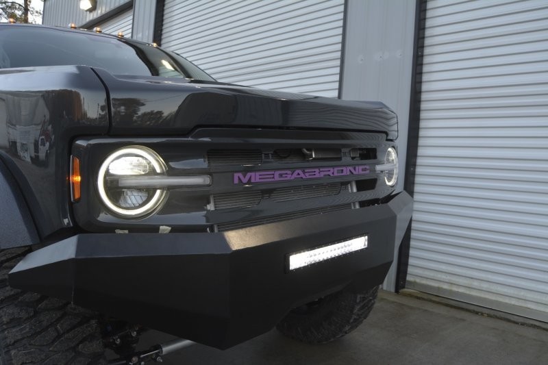 MegaRexx MegaBronc — семиместный Ford F-250 в костюме Bronco