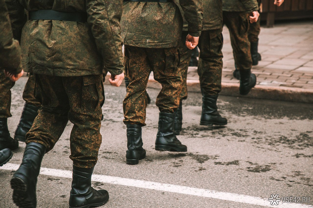 Обкладывали данью. Побег из воинской части. Осенний призыв. Сбежал из войсковой части.. Солдат Убегающий из части.