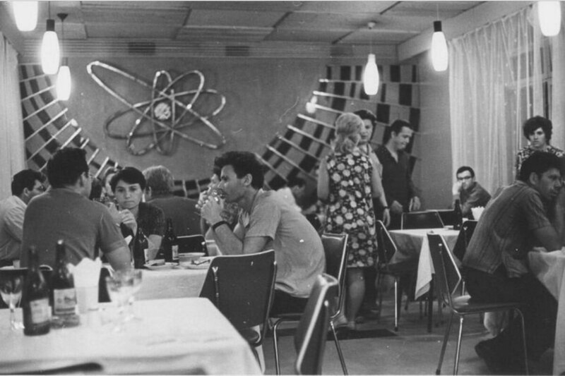 Буфет в Институте физики высоких энергий в Протвино. 1970 год