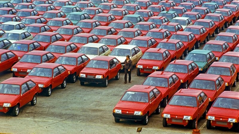 Автомобильная промышленность России 1990-х: некомплектные автомобили и другие ужасы