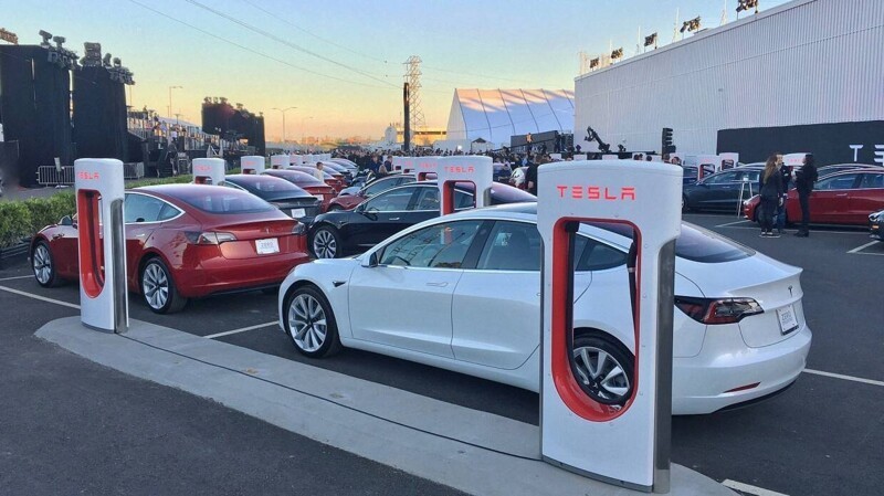 Полмиллиона автомобилей Tesla отзывают из-за вероятных дефектов