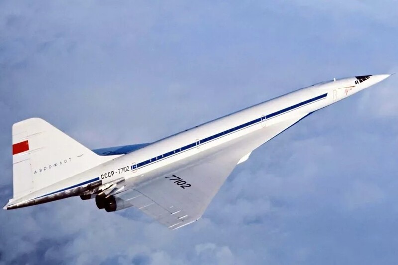 Сверхзвуковой самолет Ту-144 совершил первый испытательный полет