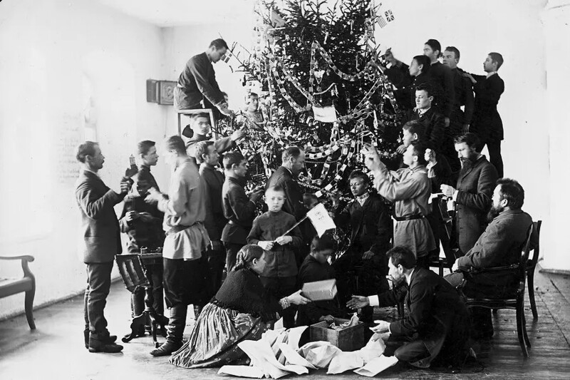 В Советской России установили первую общественную новогоднюю елку