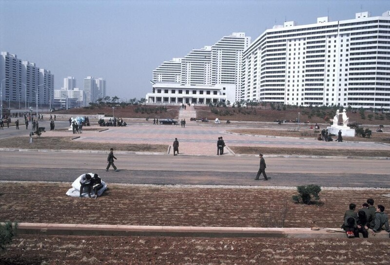 "Эталонный" Пхеньян 1981 г., с гигантоманией новостроек и гипертрофией пустых пространств: