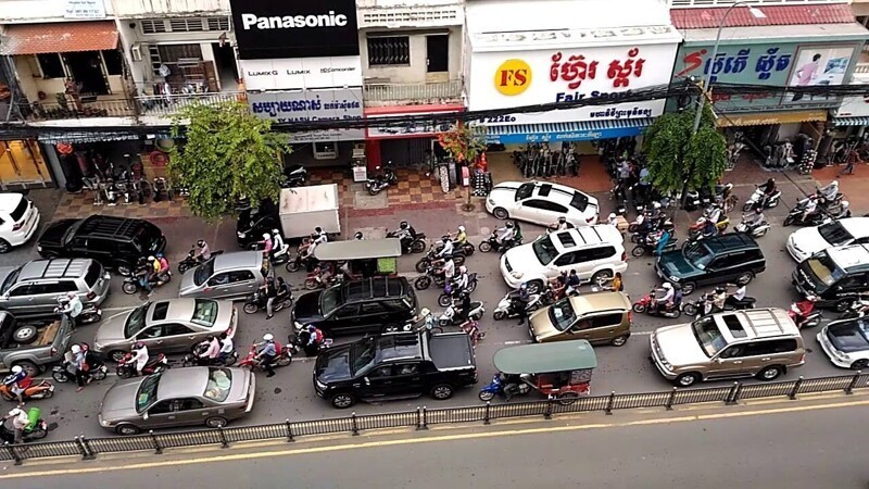 Теперь в Пномпене с машинами всё нормально: