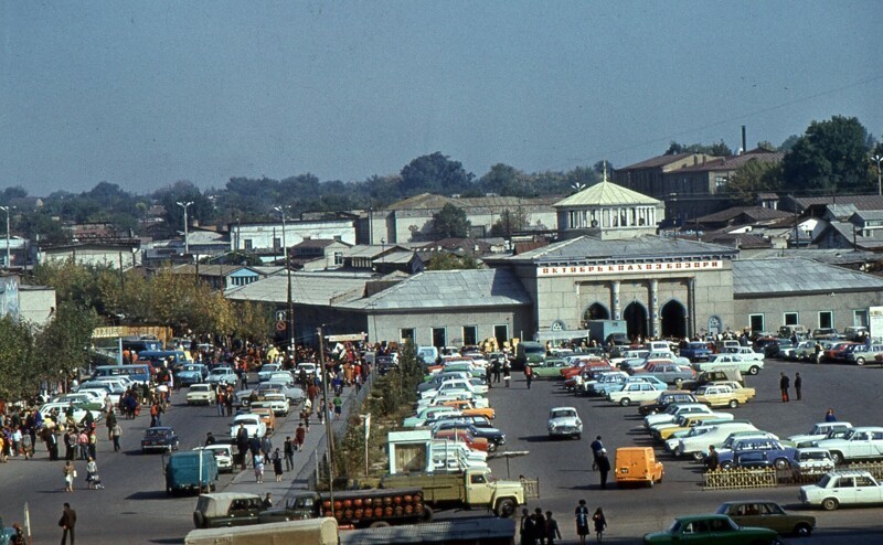 Ташкент. Октябрьский колхозный рынок", 1981: