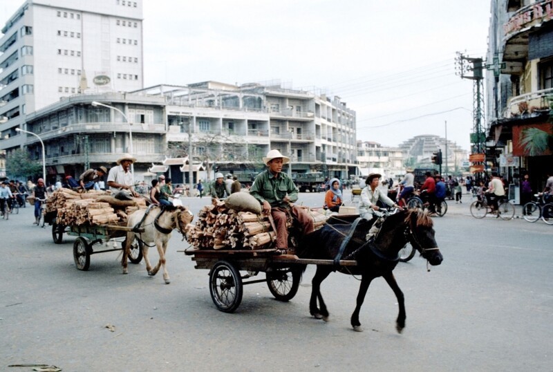 Пномпень 1981 г., через два года после того, как вьетнамские гуманитарные интервенты вернули его "с того света":