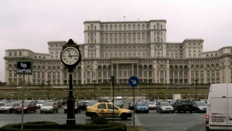 Пьяный ирландец заблудился и вломился в здание парламента Румынии, думая, что это отель