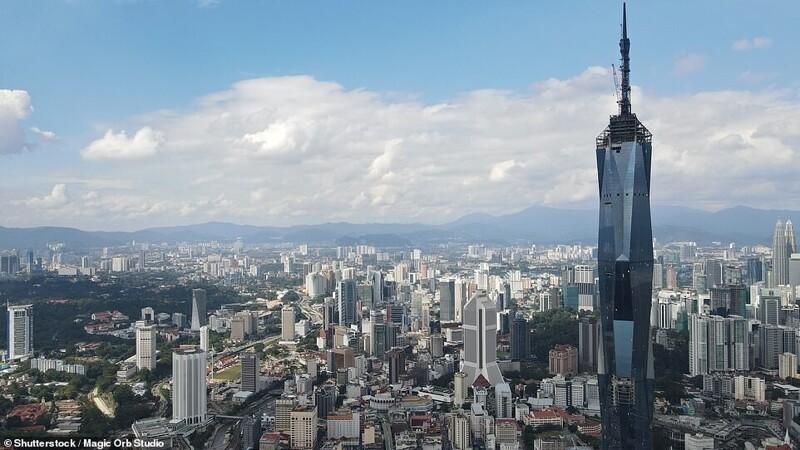 В Малайзии построили второй по высоте небоскреб в мире
