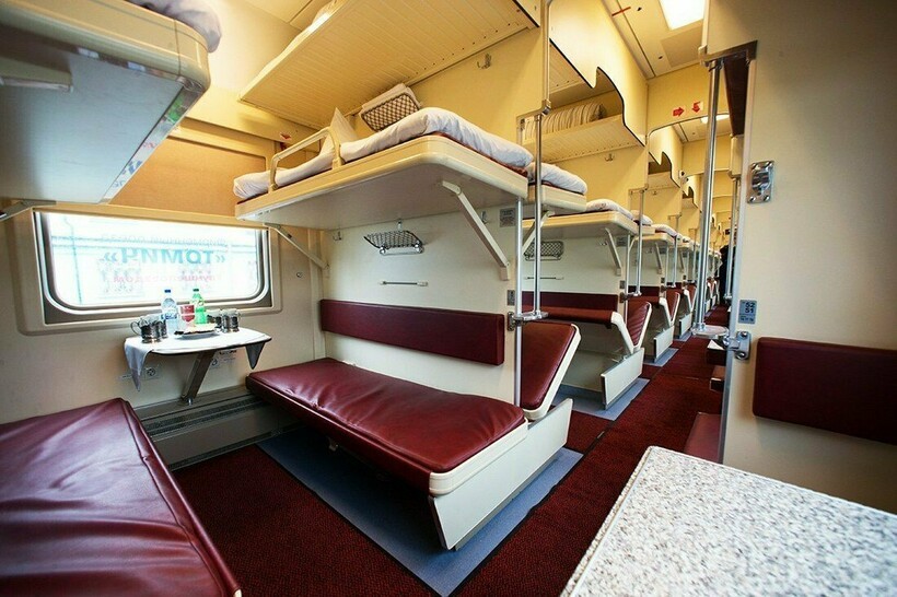 Чего нельзя делать людям, которым в поезде досталась верхняя полка: 3 запретные вещи