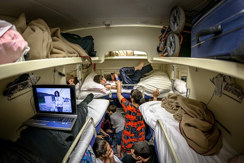 Чего нельзя делать людям, которым в поезде досталась верхняя полка: 3 запретные вещи