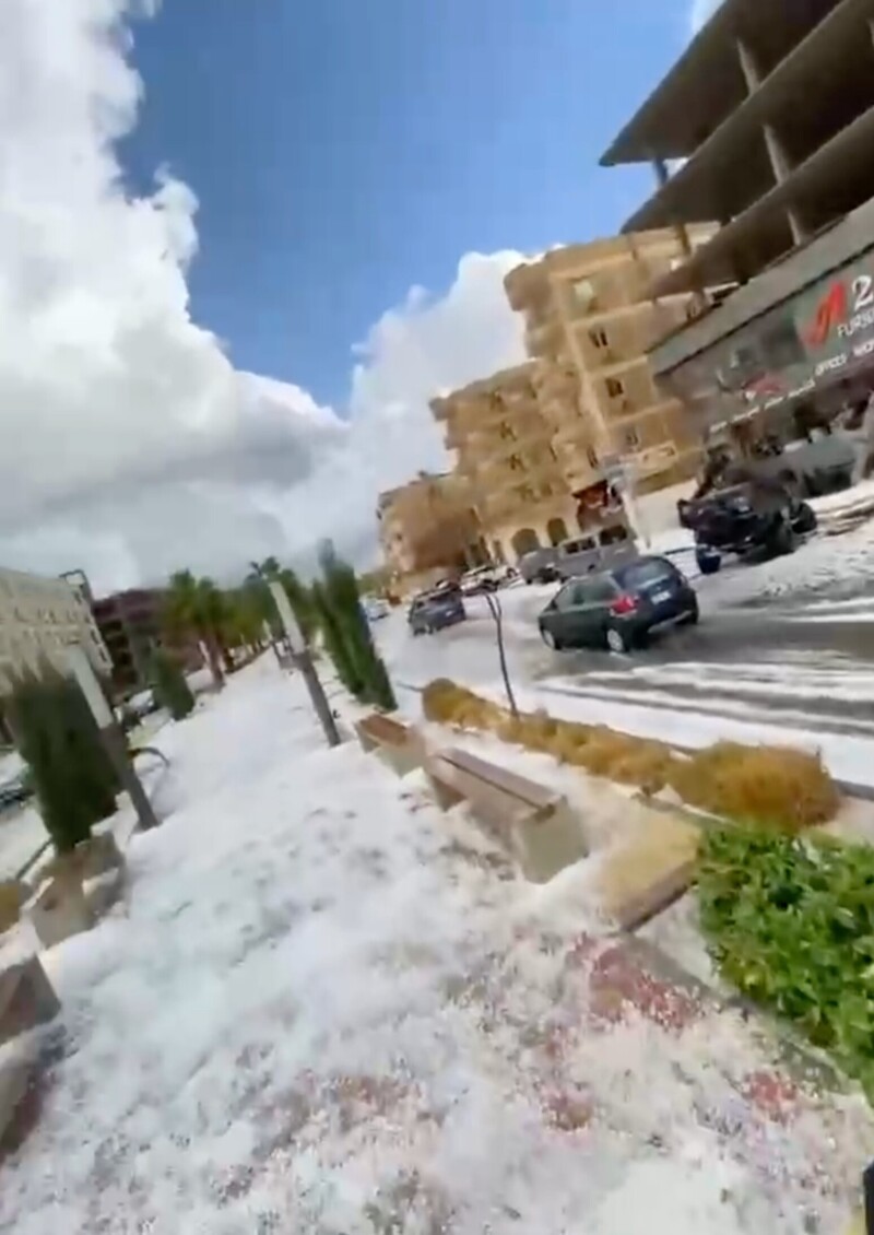 Египетский курорт накрыл небывалый град и снегопад