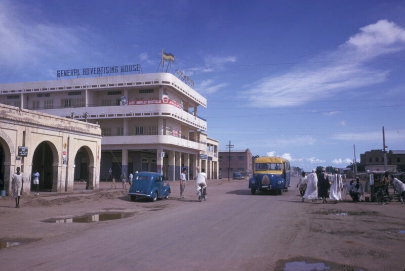 Для сравнения столица бывшего британского Судана Хартум, Harrison Forman, 1961: