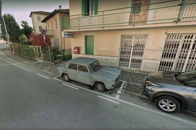 Серый седан Lancia Fulvia 1970 года выпуска всю жизнь принадлежал итальянцу Анджело Фреголенту, который проездил на нём четыре года и припарковал навсегда.